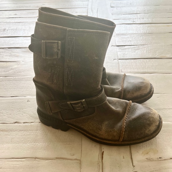 UGG Leather Lined Boots - Picture 1 of 5